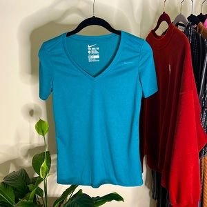 Comfortable nike TEE for sale in small size